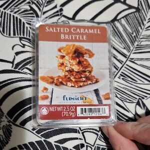 NWT Fusion Salted Caramel Brittle Wax Melt Cubes